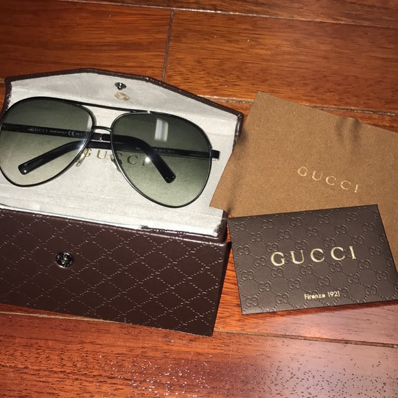 Gucci Accessories - NWT Authentic Unisex Gucci Aviator sunglasses